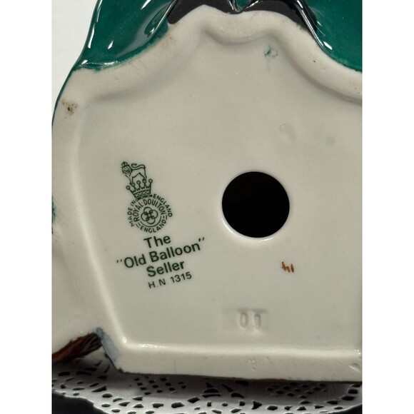 Vintage Royal Doulton The Old Balloon Seller HN1315 England 7.5" Tall 1940s Mint - Picture 3 of 16